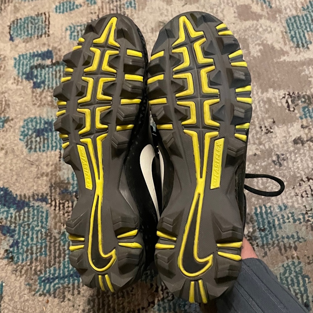 🏈 Boys Nike Force Savage Shark Football Cleats - Size 6Y - Picture 3 of 4